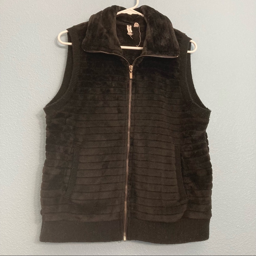 Cable & Gauge Fuzzy Vest - Black - Large